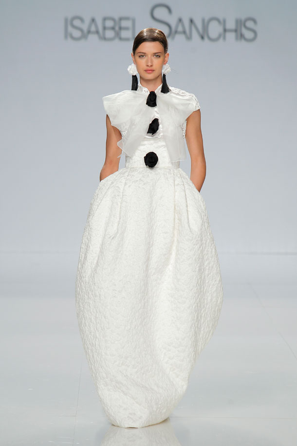 ilovebrides.pt Isabel Sanchis 2018 Barcelona Bridal Fashion Week 2017